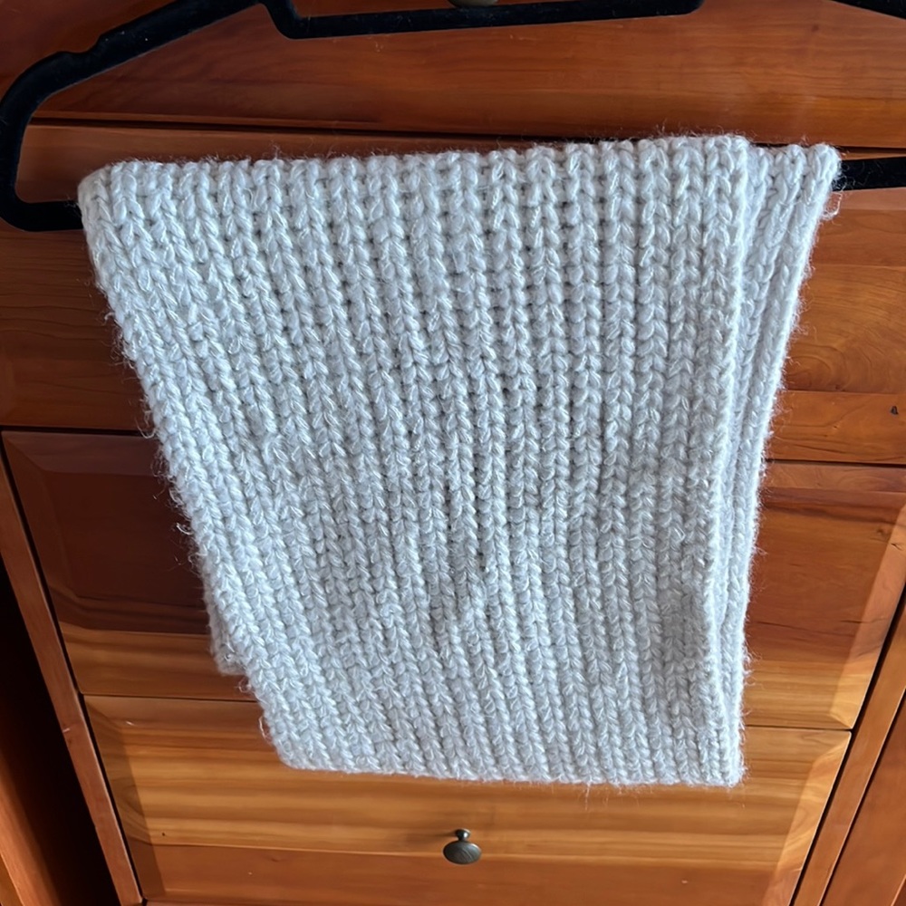 Abercrombie grey chunky knit infinity scarf